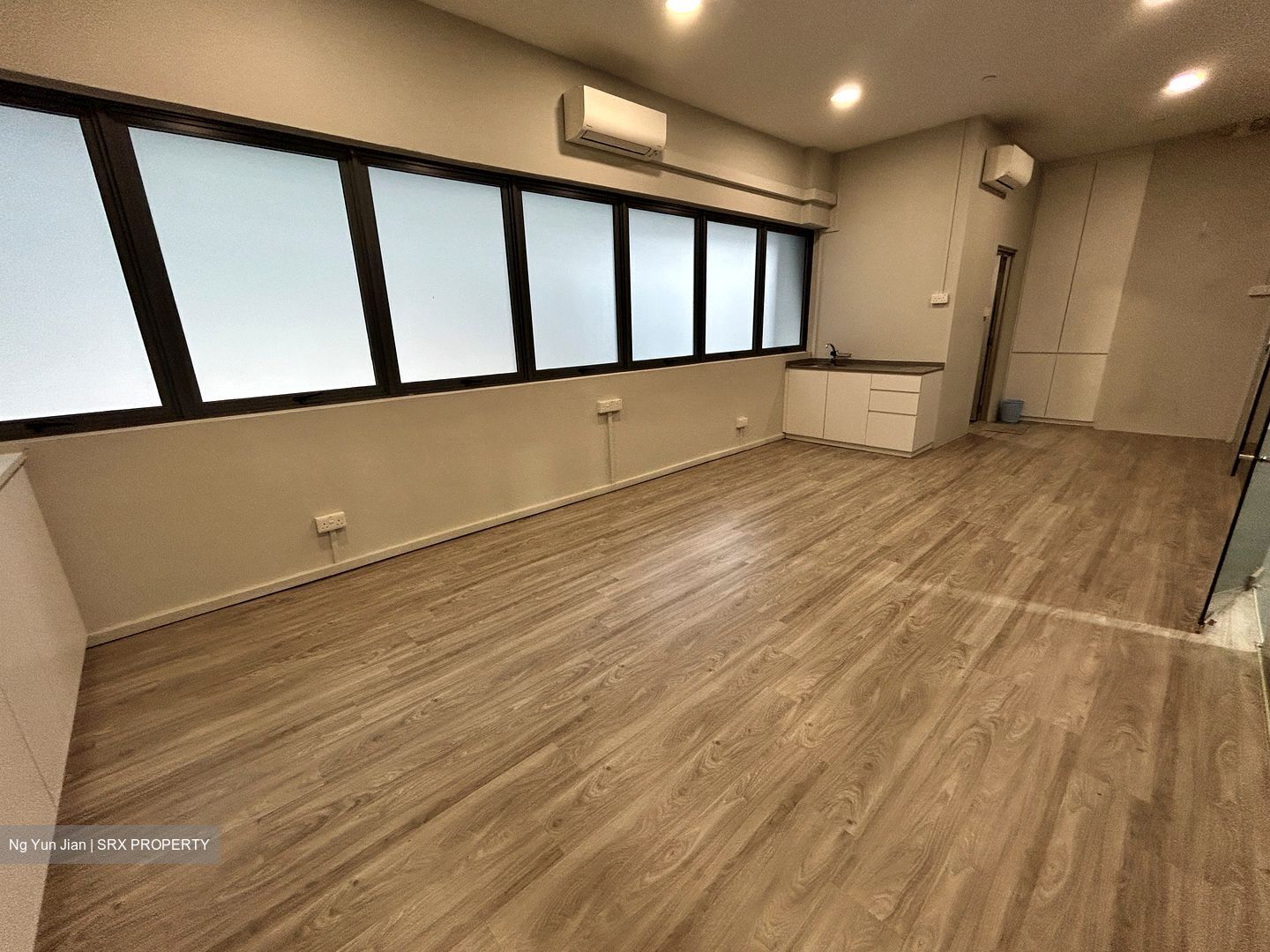 Carros Centre (D25), Factory #589155331